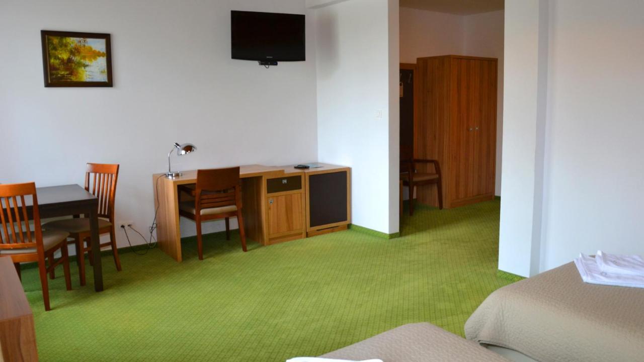 Tawerna Kaper Hotel Илава Екстериор снимка