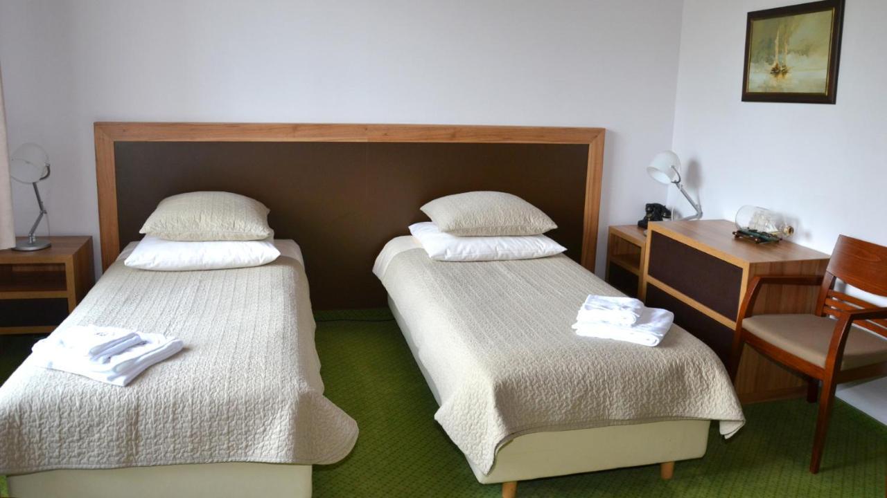 Tawerna Kaper Hotel Илава Екстериор снимка