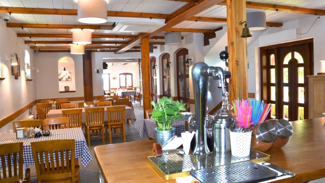 Tawerna Kaper Hotel Илава Екстериор снимка