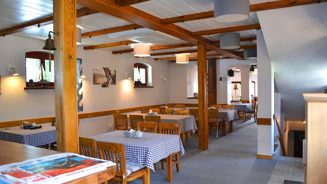 Tawerna Kaper Hotel Илава Екстериор снимка