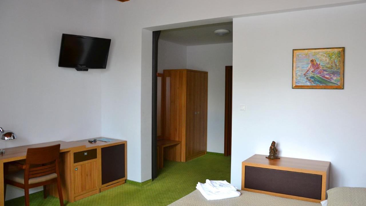 Tawerna Kaper Hotel Илава Екстериор снимка