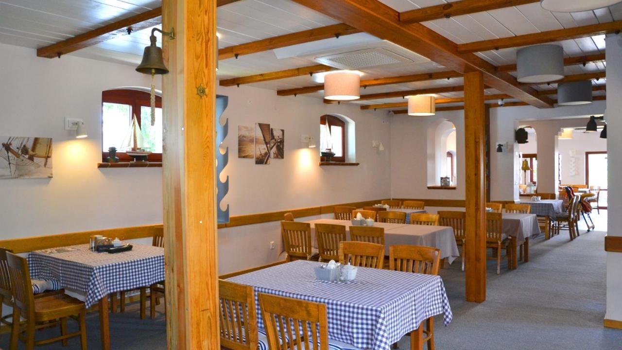 Tawerna Kaper Hotel Илава Екстериор снимка