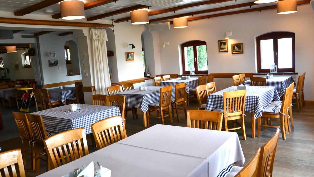 Tawerna Kaper Hotel Илава Екстериор снимка